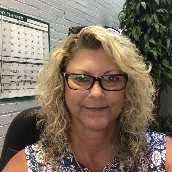 Meet your Posher, Tracey - Picture 1 of 1